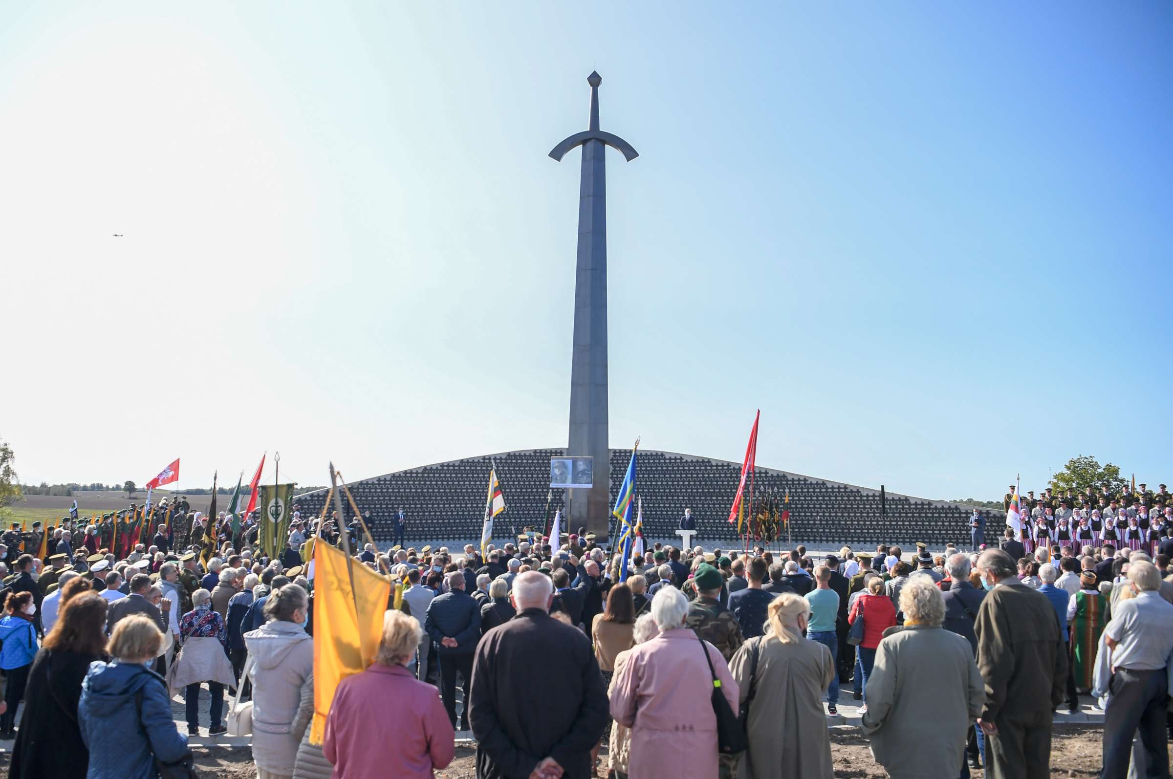 Kryžkalnyje iškilmingai atidengtas Lietuvos partizanų memorialas | lrp.lt, R. Dačkaus nuotr.