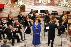 Dainininkės A.Krikščiūnaitės sopranas vėl aidės Trakų bažnyčioje naujajame muzikos cikle „Metų laikai“. Sigitos Nemeikaitės nuotr. 
