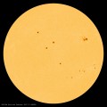 Saulė šiandien, matoma per mėgėjiškus teleskopus su filtru. SOHO nuotr.