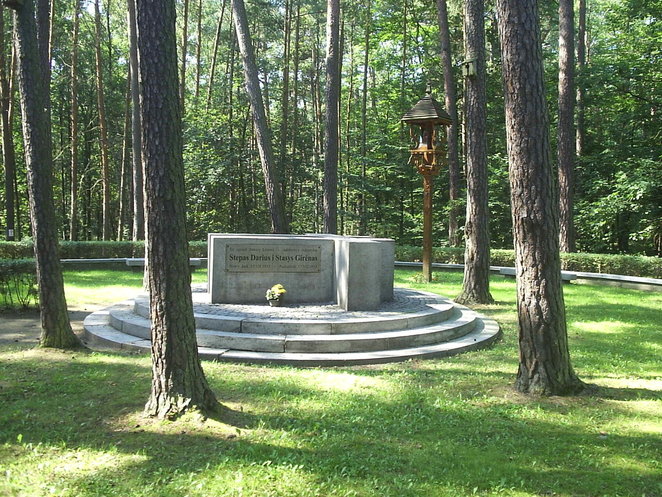 Monumentas S.Dariui ir S.Girėnui | Wikipedia nuotr.