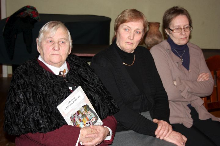 Kupiškio rajono 2011 m. etnokultūros perlų vardą pelnė (iš kairės): Danutė Kazimiera Sokienė, Vitalija Vaitiekūnaitė, Irena Vapšienė | Aušrelės Jonušytės nuotr.