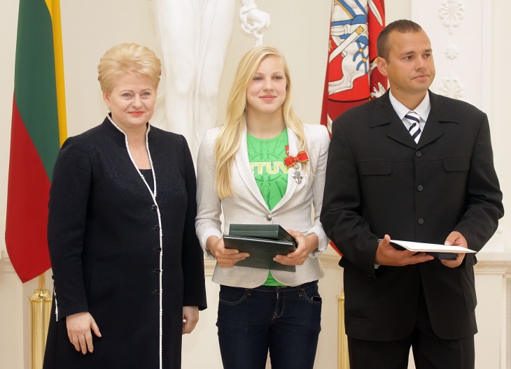 Rūta Meilutytė su pirmuoju treneriu Giedriu Martinioniu ir Prezidente Dalia Grybauskaite | lrp.lt nuotr.