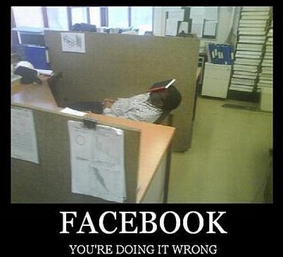 Užrašas anglų klb.: „Facebook“ - jūs tai darote neteisingai"