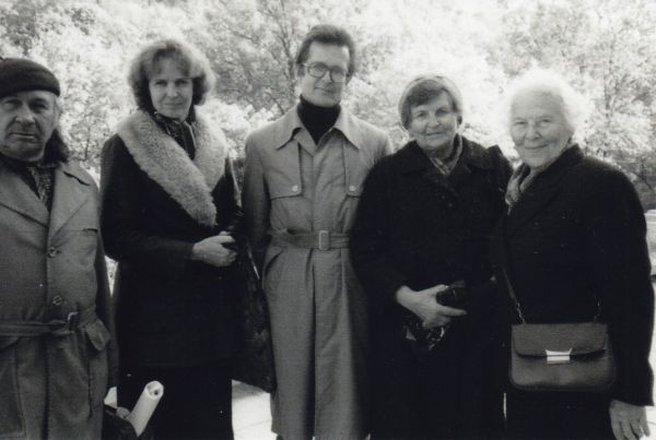 Iš kairės – M. Lukšienė, M. Gimbutienė, N. Vėlius ir kt. 1986 m. | lnb.lt nuotr.