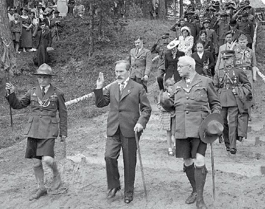 Lietuvos prezidentas Antanas Smetona skautu stovyklos atidaryme Aukštojoje Panemuneje. 1938 m. liepos 8 d.