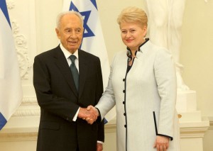 Šimonas Peresas ir Dalia Grybauskaitė | lrp.lt, D. Labučio nuotr.