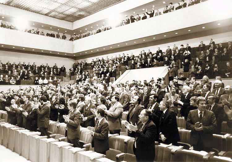 1990 kovo 11 d. Aukščiausiosios Tarybos salė