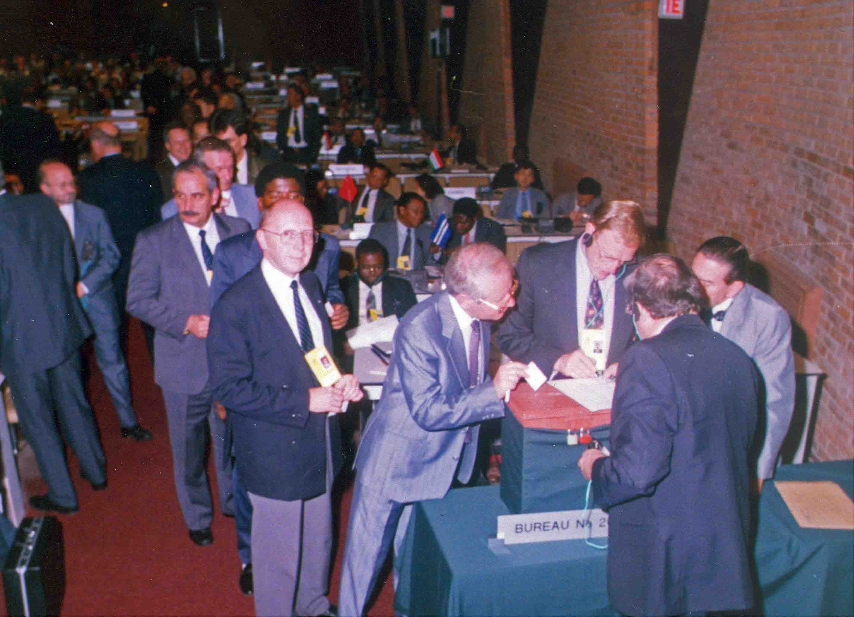 Balsavimas dėl Lietuvos Respublikos narystės Iterpole. 60-oji Interpolo Generalinės Asamblėjos sesija, 1991 m. lapkričio 4 d. | organizatorių nuotr.