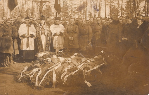 Laidojami 1923 m. kovo 19 d. Kapčiamiesčio vls., Paliepio k. lenkų partizanų nužudyti 11-ojo pėst. pulko atskiros lauko sargybos kareiviai. 