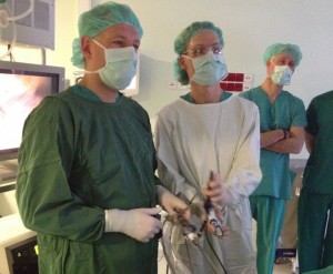 Operacijos metu. Pirmas iš dešinės dr. S.Mikalauskas ir doc. P.Žeromskas