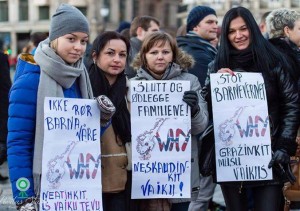 Norvegijos lietuviai Oslo centre protestavo pries Barnevernet sprendimus (5)