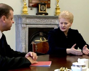 Saulius Skvernelis ir Dalia Grybauskaitė | lrp.lt stop kadras
