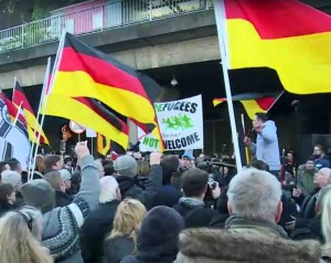 <i>Pegida</i> demonstracija prieš Europos islamizaciją Kelne | deutsch.rt.com stop kadras