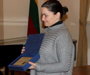 Apdovanojimą atsiėmė dr. Kazio Napoleono Kitkausko dukra Austė Petrauskienė | A. Virvičienės ir J. Česnavičiaus nuotr.