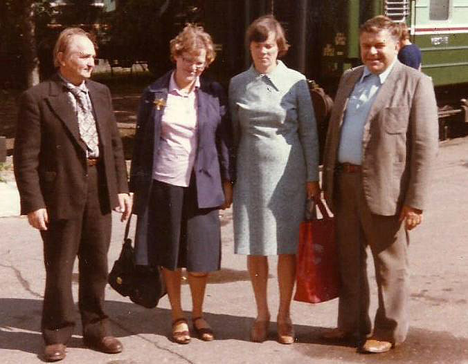 Stoties perone. Iš kairės į dešinę: Vaclovas Markevičius, Doris Oberviller, Žaneta Markevičienė, Algimantas Zolubas, 1984 m. | A. Zolubo nuotr.