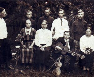 Pašaminės kaimo jaunimas, 1926 m. | P. Šimkavičiaus asmeninio albumo nuotr.