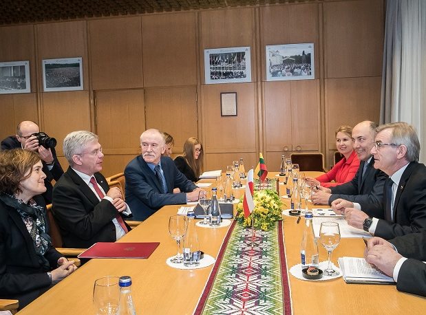 Seimo Pirmininkas Viktoras Pranckietis susitiko su Lietuvoje viešinčiu Lenkijos Respublikos Senato Pirmininku Stanislavu Karčevskiu | lrs.lt nuotr.