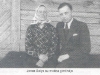 Jonas Balys su mama gimtinėje (iš: Tada ir dabar / Povilas Krikščiūnas // Šiaurės Atėnai. – 2009, birž. 12, p. 10)