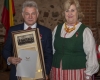 Seimo narė R. Šalašavičiutė apdovanoja A. Gedvilą_DSC1811-2400