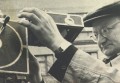 Stepas Uzdonas - vienas pirmųjų Lietuvos kino operatorių. Nuo 1932 m. filmavo siužetus lietuviškai kino kronikai. Vėliau - pirmuosius kino kronikos žurnalo "Tarybų Lietuva" numerius. Žymiausios Stepo Uzdono filmuotos apybraižos: “Pažinkime Klaipėdą” (1933), “Jara-Šetekšna” (su prof. S. Kolupaila, 1934), “Petras Cvirka” (1947). Režisavo apybraižą “Telšių-Kretingos geležinkelio statyba” (1932) ir kt. Nuotraukoje operatorius ir režisierius Stepas Uzdonas.LTMKM A9784