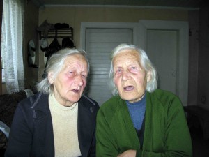 Nibragalio kaimo dainininkės seserys Kuncytės – Stasė Barkauskienė ir Petronėlė Kurulienė