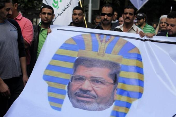 Protestuotojai reikalauja, kad M. Morsis padidintų atlyginimus, pagerintų darbo sąlygas