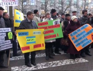 Vasario 6 d. mitingas „Ne – skalūninių dujų žvalgymui ir gavybai“ Vilniuje prie Seimo | Alkas.lt nuotr.