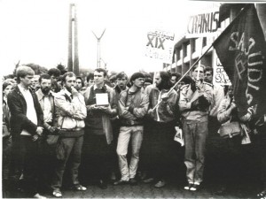 1988 m. birželio 21 d. valdžios nesankcionuotas mitingas prie Aukščiausiosios Tarybos (dabartinio Seimo): Z.Vaišvila, A.Juozaitis, A.Medalinskas, A.Skučas ir kiti. | M-708925