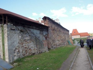 Vilniaus Subačiaus vartų gynybinė siena | D. Varnaitės nuotr.