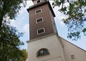 Lietuvių restauruota Tolminkiemio bažnyčia | Kadras iš filmo