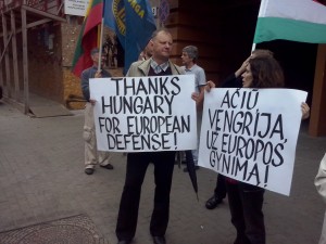 Tautininkų padėkos akcija prie Vengrijos ambasados | Alkas.lt, T. Baranausko nuotr.