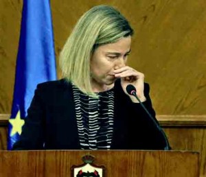 Federika Mogerini per spaudos konferencija skirtą teroro išpuoliams pravirko | youtube.com stop kadras