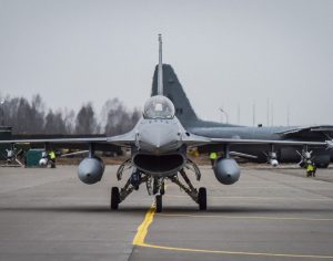 Naikintuvas F-16 | Lietuvos karinių oro pajėgų Aviacijos bazės nuotr.