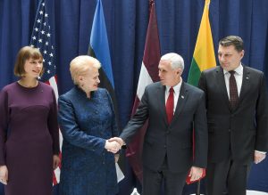 Prezidentė susitinka su Jungtinių Amerikos Valstijų viceprezidentu Miku Pensu | lrp.lt, R. Dačkaus nuotr.