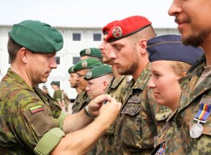 Apdovanoti tarnybą Lietuvoje baigiantys NATO Vokietijos kontingento kariai | KAM, V. Lisauskienės nuotr.