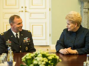 Prezidentė susitiko su JAV sausumos pajėgų vadu generolu leitenantu B. Hodžesu | lrp.lt nuotr.
