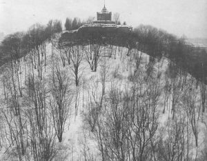 Rytinis Gedimino pilies kalno šlaitas. 1927 m. | Lenkijos valstybinis skaitmeninis archyvo nuotr.