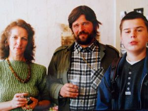 Vienas iš mūsų susitikimų su Pauliumi Normantu ir jo sūnumi (kurį leido vadinti paprastai – lyg tai Pranuku) „Klaipėdos“ laikraščio redakcijoje 1998 m. rugpjūčio 15 d.| A. Juškevičiaus nuotrauka. 