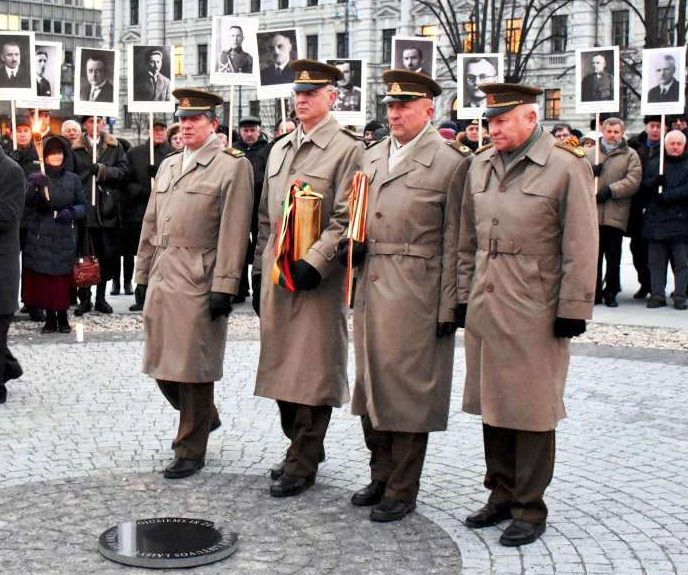 Kapsulės su Laisvės kovų relikvijomis atnešamos į Lukiškių aikštę 2018 m. sausio 12 d. | Rengėjų nuotr.
