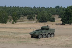 Vokietijos poligonuose testuojamos Lietuvos kariuomenės pėstininkų kovos mašinos „Vilkas“ | kam.lt nuotr.