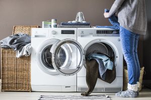 Kad po dviejų skalbimų netektų išmesti: 5 patarimai, kaip užtikrinti drabužių ilgaamžiškumą | vipcommunications.lt nuotr.