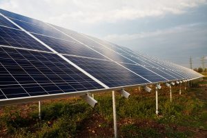 Saulės energija – būdas ne tik gaminti elektrą, bet ir palaikyti ryšį su civilizacija | Pixabay nuotr.