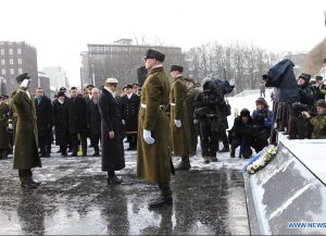 Estijos Prezidentė pagerbia žuvusiųjų už Tėvynę atminimą prie Nepriklausomybės monumento | wikipedia.org nuotr.