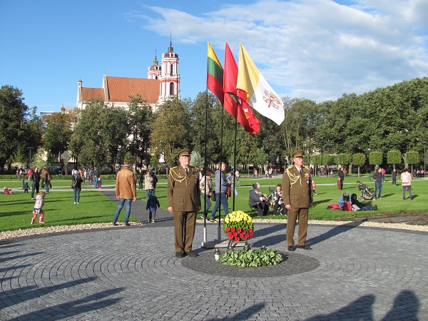  Garbės sargyba prie Lukiškių aikštės Šimtmečio žiedo relikvijų š. m. rugsėjo 23 d. | B. Puzinavičiaus nuotr.