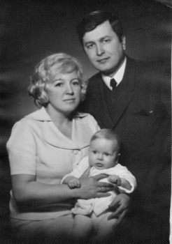 Rita Reda Dagienė su vyru Rimantu Dagiu ir sūnumi Giedriumi Dagiu Kaunas 1971 metais | LLBM nuotr.