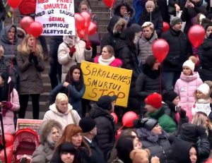 Mitingas „Stop nepagrįstam vaikų paėmimui ir barnevernet principams Lietuvoje!“ | Alkas.lt nuotr.