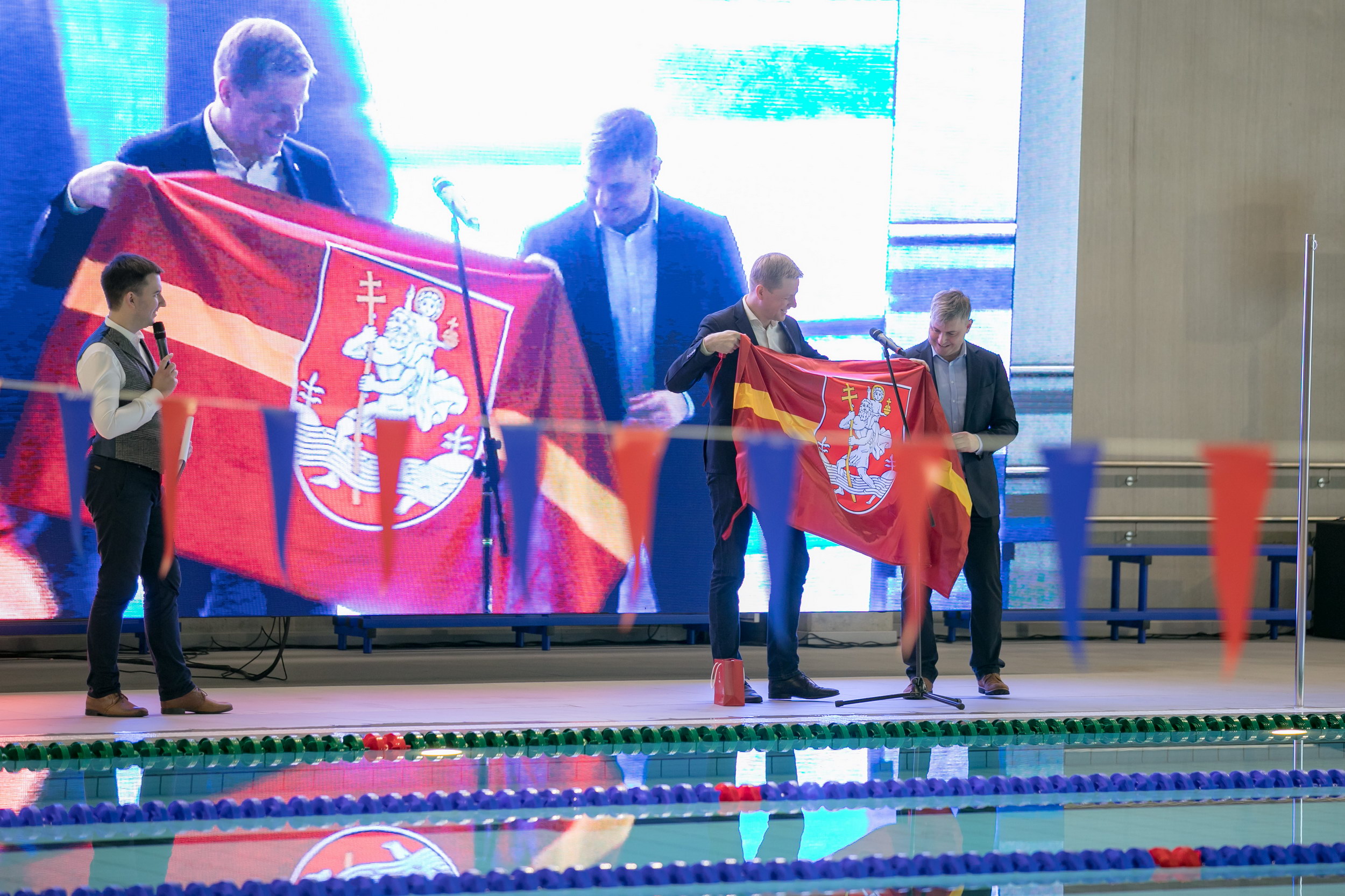  Naujametė dovana vilniečiams – atidarytas naujas baseinas Fabijoniškėse | Vilniaus miesto savivaldybės nuotr.