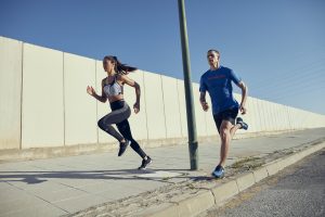 Bėgimas: 6 trenerės patarimai, kaip tai daryti teisingai ir išvengti sąnarių bei širdies pažeidimų | „4F“ nuotr.