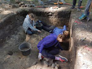 Birželio 17-23 dienomis Lietuvos moksleiviai kviečiami dalyvauti tradicinėje Vasaros archeologijos mokykloje Dubingiuose | kpd.lt nuotr.