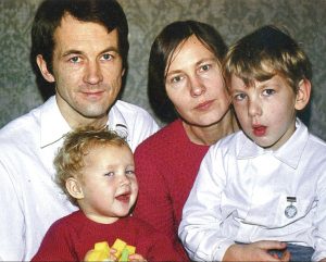 Romualdas ir Irena Ozolai su sūnumi Džiugu ir dukra Jurga (1976 metai) | A.Kunčiaus nuotr.